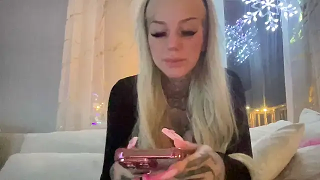 Snapshot of paulinaalatalo chatting on 19, 12, 2025 paulinaalatalo online show from 19, 12, 2025