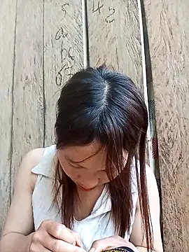 bonnie-00 online show from 8, 4, 2026