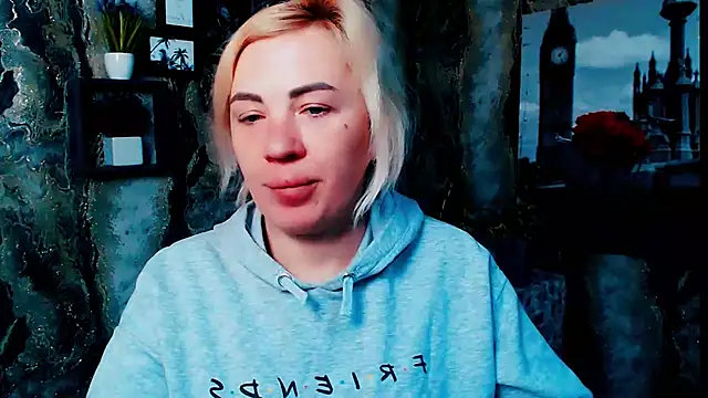 EmmaCat  online show from 28, 2, 2026