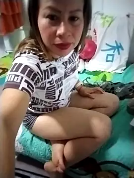 LaraCaliente online show from 21, 11, 2025