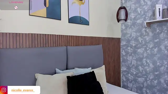 EmillyHarper  online show from 28, 11, 2025