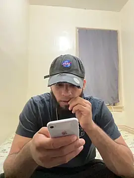 Snapshot of LeoPR00 chatting on 2, 10, 2025 LeoPR00 online show from 2, 10, 2025