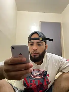 Snapshot of LeoPR00 chatting on 12, 10, 2025 LeoPR00 online show from 12, 10, 2025