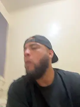 Snapshot of LeoPR00 chatting on 17, 10, 2025 LeoPR00 online show from 17, 10, 2025