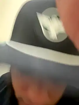 Snapshot of LeoPR00 chatting on 17, 10, 2025 LeoPR00 online show from 17, 10, 2025