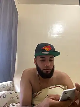 Snapshot of LeoPR00 chatting on 21, 10, 2025 LeoPR00 online show from 21, 10, 2025