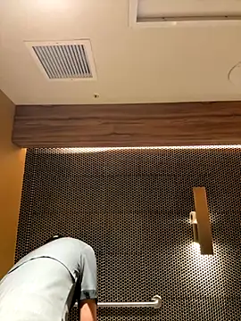 Snapshot of LeoPR00 chatting on 2, 11, 2025 LeoPR00 online show from 2, 11, 2025