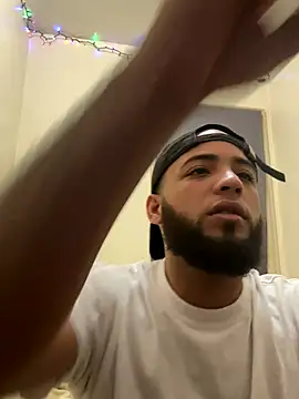 Snapshot of LeoPR00 chatting on 4, 12, 2025 LeoPR00 online show from 4, 12, 2025