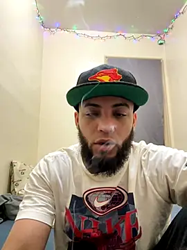 Snapshot of LeoPR00 chatting on 14, 12, 2025 LeoPR00 online show from 14, 12, 2025