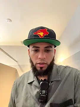 Snapshot of LeoPR00 chatting on 17, 12, 2025 LeoPR00 online show from 17, 12, 2025