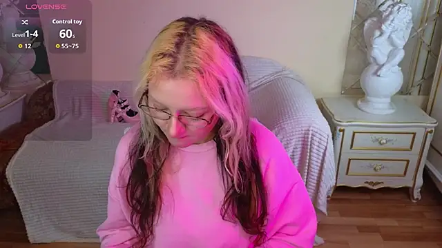 JuicyLullu online show from 1, 12, 2025