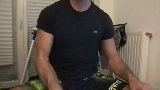 Snapshot of flambeur93 chatting on 12, 10, 2025 flambeur93 online show from 12, 10, 2025