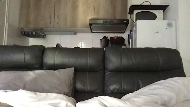 Snapshot of flambeur93 chatting on 8, 11, 2025 flambeur93 online show from 8, 11, 2025