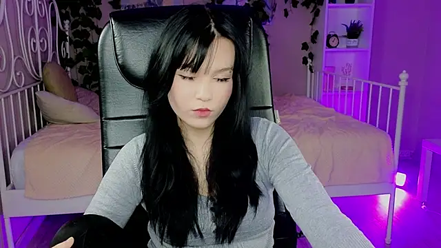 Aurora Gilbert online show from 16, 10, 2025
