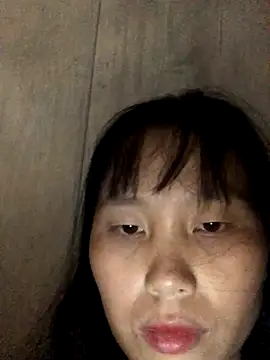 Snapshot of huong-18 chatting on 3, 10, 2025 huong-18 online show from 3, 10, 2025