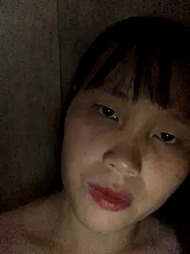 Snapshot of huong-18 chatting on 4, 10, 2025 huong-18 online show from 4, 10, 2025
