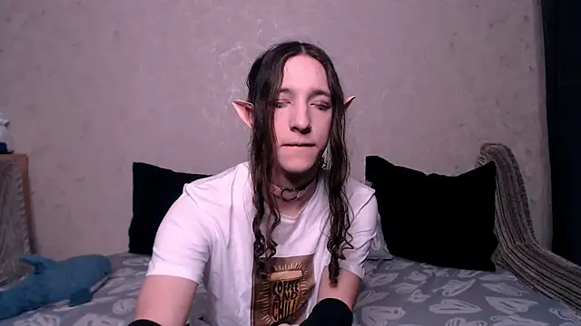 Snapshot of SilverMuse_ chatting on 12, 10, 2025 SilverMuse online show from 12, 10, 2025