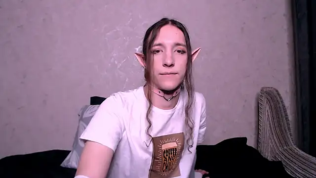 Snapshot of SilverMuse_ chatting on 23, 10, 2025 SilverMuse online show from 23, 10, 2025