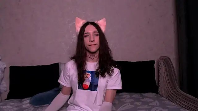 Snapshot of SilverMuse_ chatting on 6, 11, 2025 SilverMuse online show from 6, 11, 2025