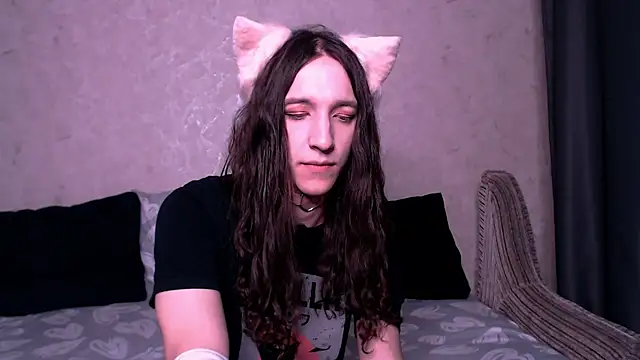 Snapshot of SilverMuse_ chatting on 13, 11, 2025 SilverMuse online show from 13, 11, 2025