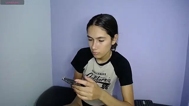 Snapshot of Amber_Miiller2 chatting on 6, 4, 2026 Amber Miiller2 online show from 6, 4, 2026