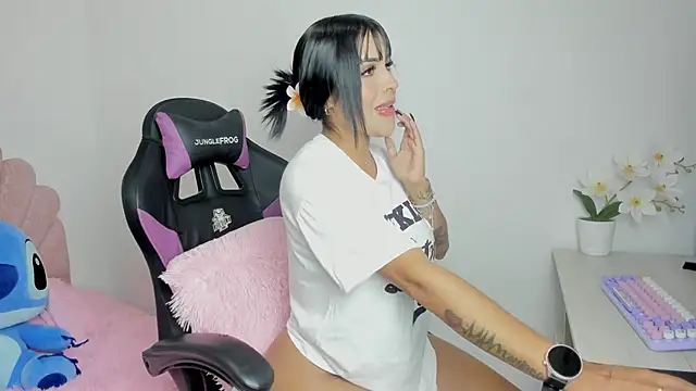 evelynrojas online show from 25, 11, 2025