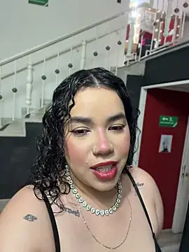 Snapshot of krisstenSantos chatting on 8, 4, 2026 krisstenSantos online show from 8, 4, 2026