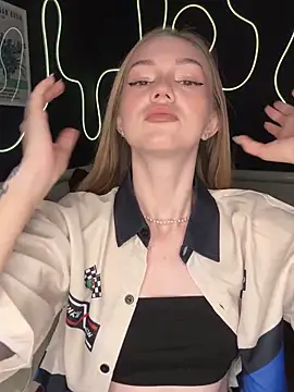 MilaMoone online show from 14, 12, 2025