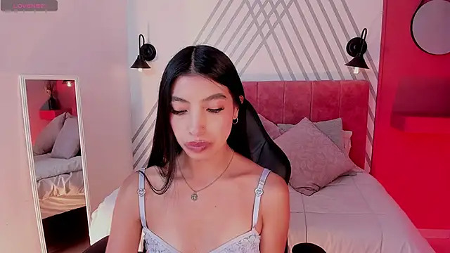 Tiffany Low online show from 30, 4, 2026