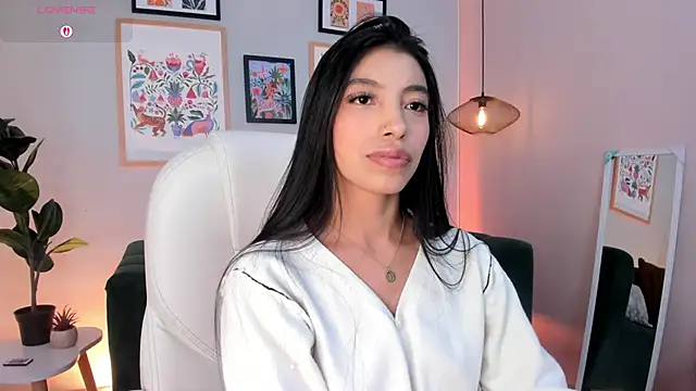 Snapshot of Tiffany_Low chatting on 21, 6, 2026 Tiffany Low online show from 21, 6, 2026