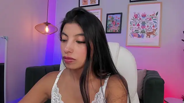 Snapshot of Tiffany_Low chatting on 4, 7, 2026 Tiffany Low online show from 4, 7, 2026