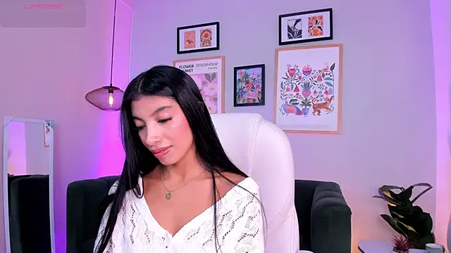 Snapshot of Tiffany_Low chatting on 11, 7, 2026 Tiffany Low online show from 11, 7, 2026