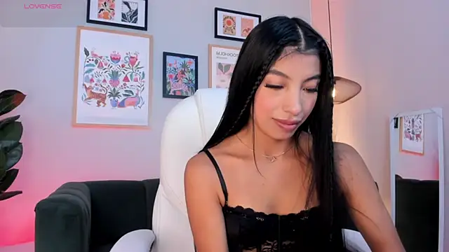 Snapshot of Tiffany_Low chatting on 16, 7, 2026 Tiffany Low online show from 16, 7, 2026