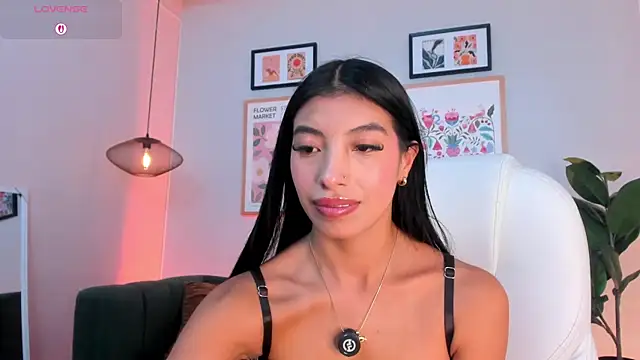 Snapshot of Tiffany_Low chatting on 19, 7, 2026 Tiffany Low online show from 19, 7, 2026