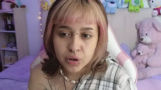 Snapshot of NekoWaifu chatting on 1, 5, 2026 NekoWaifu online show from 1, 5, 2026