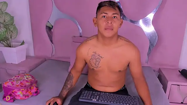 Snapshot of Mikeandmoonasm chatting on 12, 11, 2025 Mikeandmoonasm online show from 12, 11, 2025