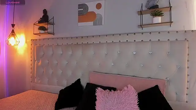 sophiee09  online show from 17, 4, 2026