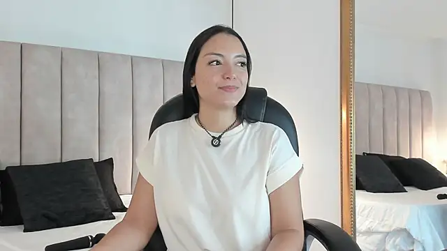 Megan-8 online show from 7, 4, 2026