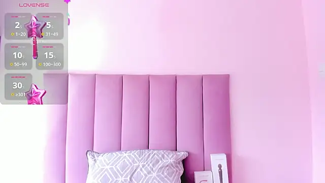 HoollyHendrix online show from 26, 9, 2025