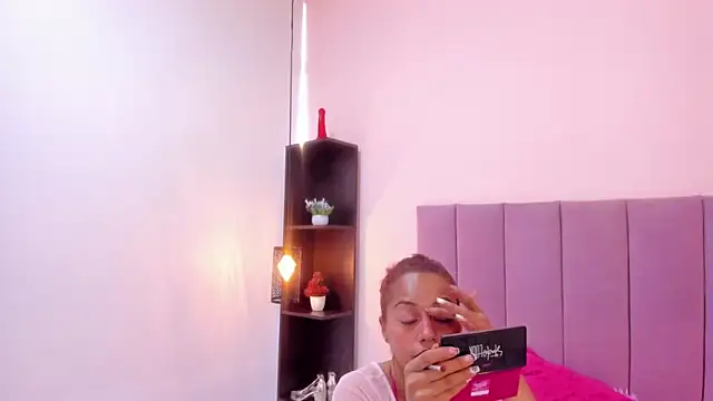 HoollyHendrix online show from 10, 11, 2025