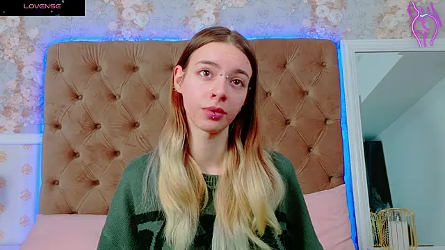 CoraVex online show from 27, 10, 2025