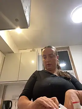 Snapshot of QueenStacyxox chatting on 3, 10, 2025 QueenStacyxox online show from 3, 10, 2025