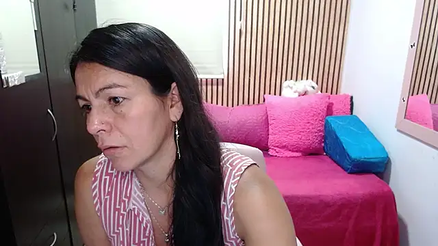 camilavargas  online show from 16, 4, 2026