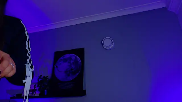 KeendraFox  online show from 13, 4, 2026