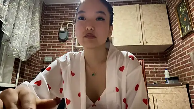 Snapshot of EmmaLeexth chatting on 18, 9, 2025 EmmaLeexth online show from 18, 9, 2025