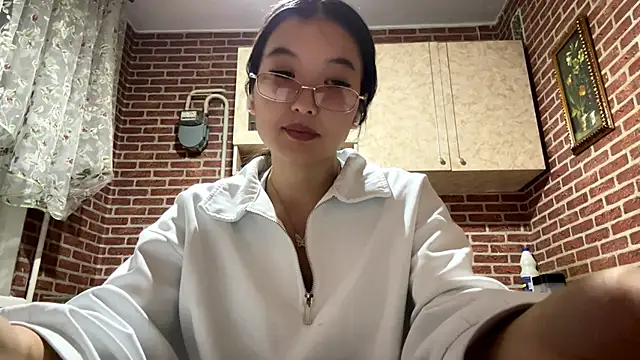 Snapshot of EmmaLeexth chatting on 29, 9, 2025 EmmaLeexth online show from 29, 9, 2025