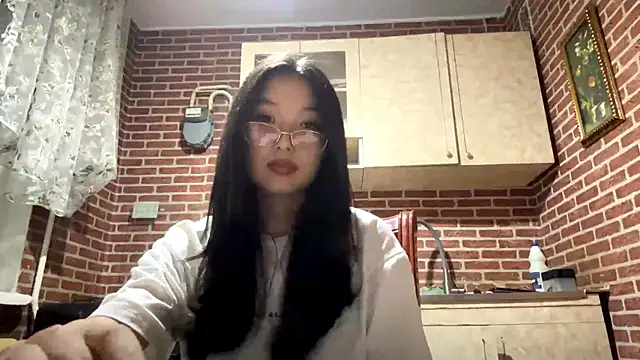 Snapshot of EmmaLeexth chatting on 3, 10, 2025 EmmaLeexth online show from 3, 10, 2025