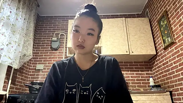 EmmaLeexth online show from 7, 11, 2025