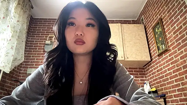 EmmaLeexth online show from 2, 4, 2026