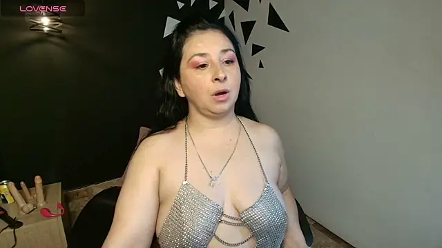 AgataThompson  online show from 13, 10, 2025